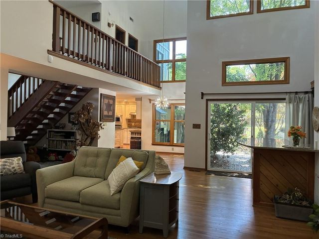 4220 Hollowoak Court, Winston-salem, NC 27104