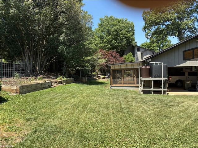 4220 Hollowoak Court, Winston-salem, NC 27104