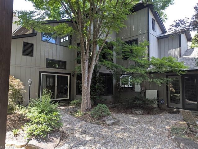 4220 Hollowoak Court, Winston-salem, NC 27104