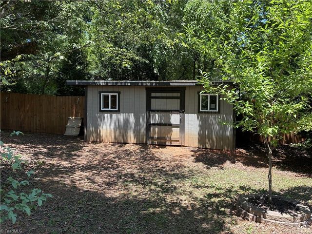 4220 Hollowoak Court, Winston-salem, NC 27104