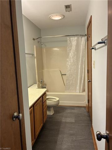 4220 Hollowoak Court, Winston-salem, NC 27104