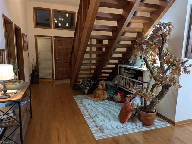4220 Hollowoak Court, Winston-salem, NC 27104