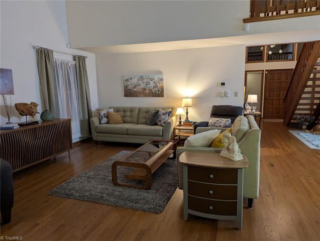 4220 Hollowoak Court, Winston-salem, NC 27104