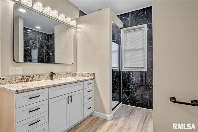 1722 N PEORIA Road, Springfield, IL 62702