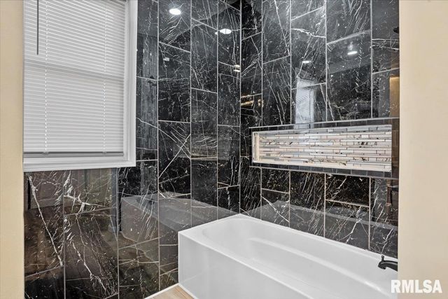 1722 N PEORIA Road, Springfield, IL 62702