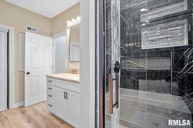 1722 N PEORIA Road, Springfield, IL 62702