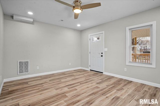 1722 N PEORIA Road, Springfield, IL 62702