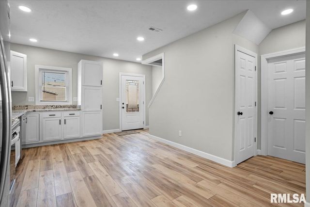 1722 N PEORIA Road, Springfield, IL 62702