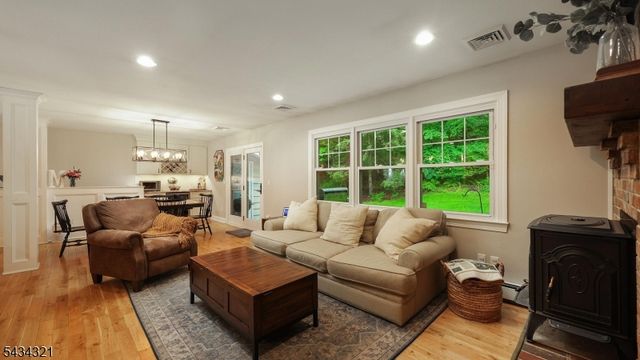 383 Tunnel Rd, Bethlehem Twp., NJ 08802