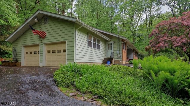 383 Tunnel Rd, Bethlehem Twp., NJ 08802