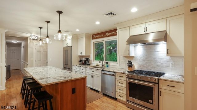 383 Tunnel Rd, Bethlehem Twp., NJ 08802