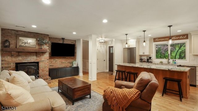 383 Tunnel Rd, Bethlehem Twp., NJ 08802