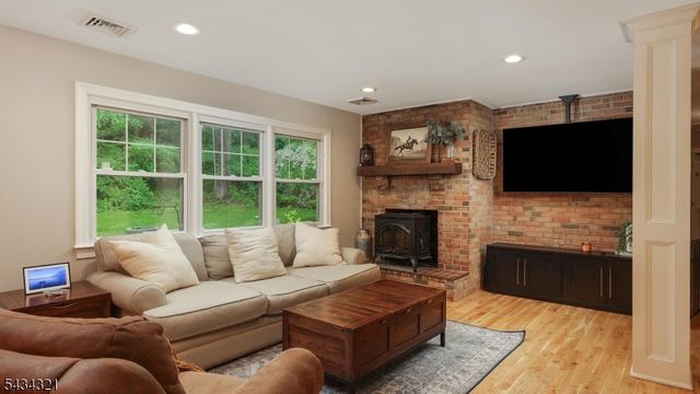 383 Tunnel Rd, Bethlehem Twp., NJ 08802