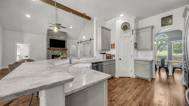 206 El Dorado Trail, Millsap, TX 76066
