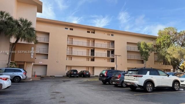 8895 Fontainebleau Blvd 111, Miami, FL 33172