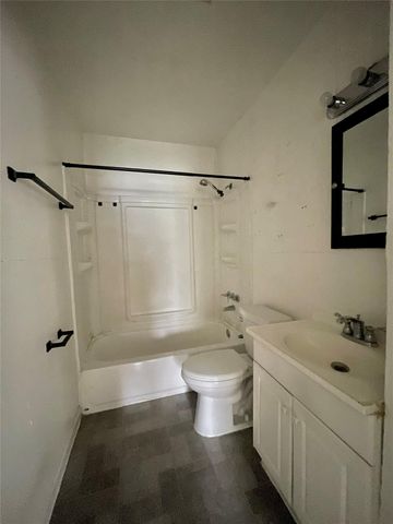 1754 W 6th Street, Freeport, TX 77541