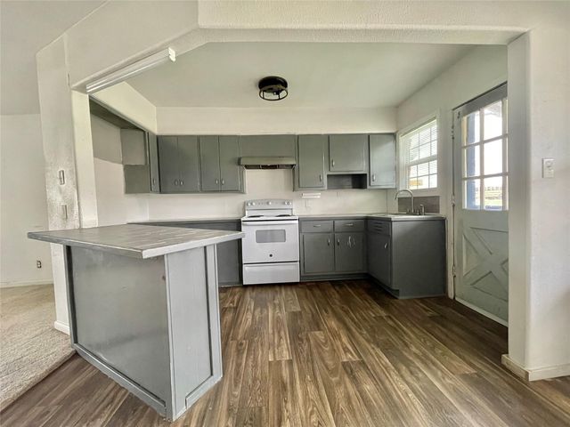 1754 W 6th Street, Freeport, TX 77541