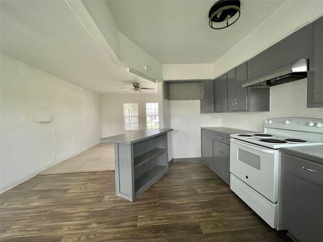 1754 W 6th Street, Freeport, TX 77541