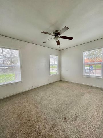 1754 W 6th Street, Freeport, TX 77541