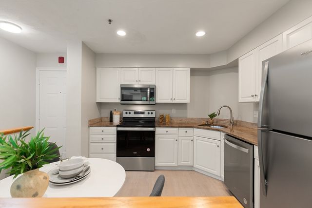 661 Lowell St 14, Lexington, MA 02420