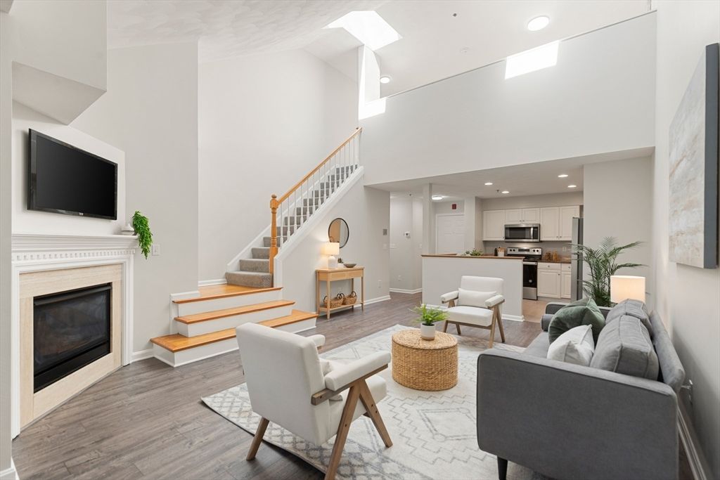 661 Lowell St 14, Lexington, MA 02420