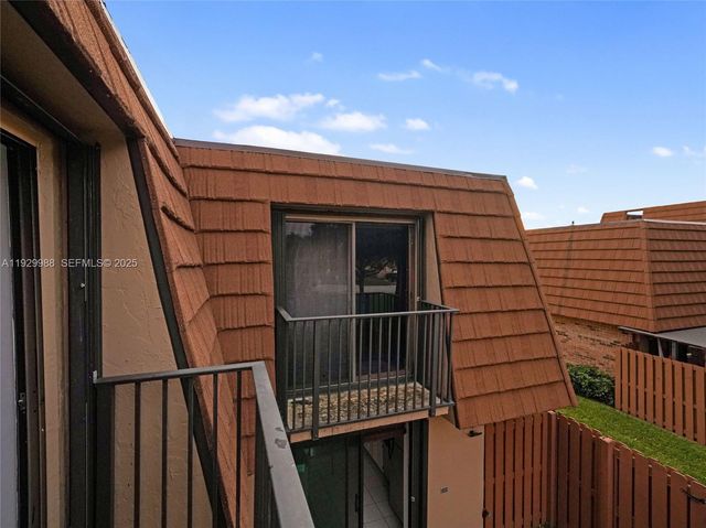 2565 Garden Ct, Cooper City, FL 33026