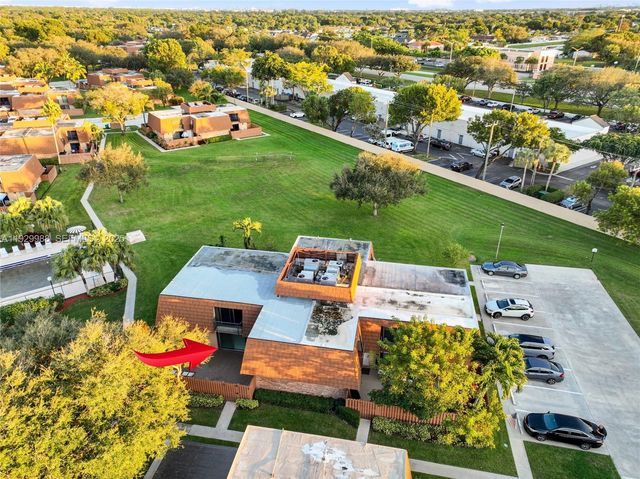 2565 Garden Ct, Cooper City, FL 33026