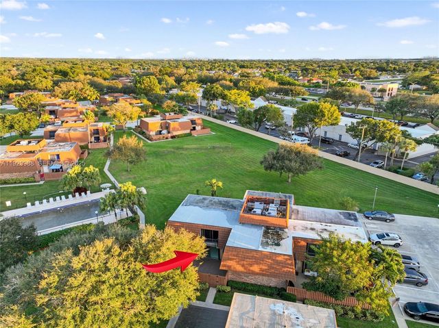 2565 Garden Ct, Cooper City, FL 33026