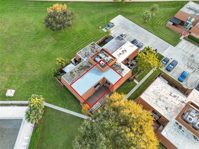 2565 Garden Ct, Cooper City, FL 33026