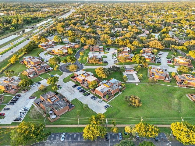 2565 Garden Ct, Cooper City, FL 33026