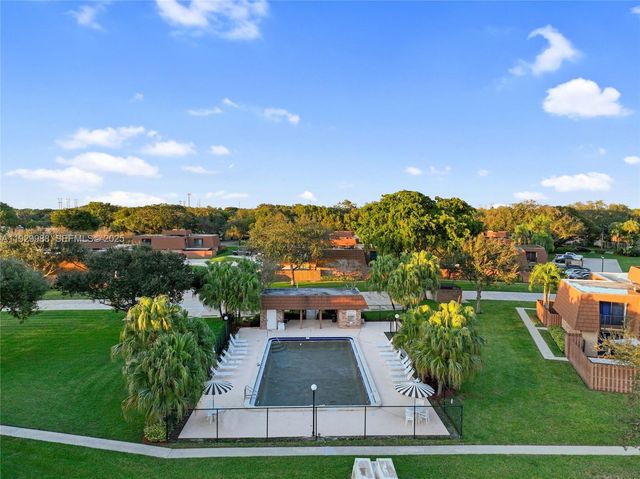 2565 Garden Ct, Cooper City, FL 33026