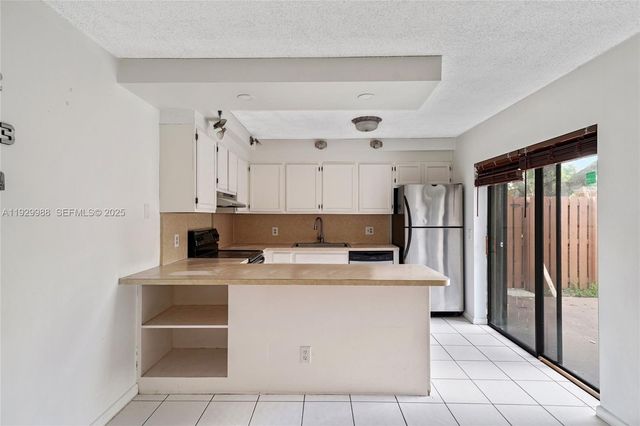 2565 Garden Ct, Cooper City, FL 33026