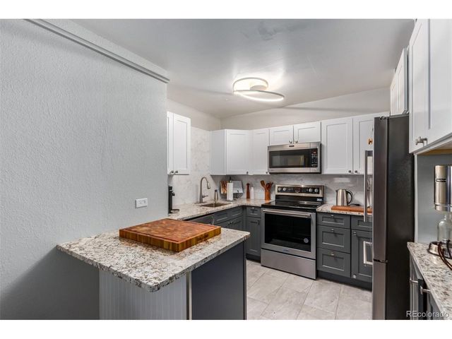 888 N Logan St 2F, Denver, CO 80203