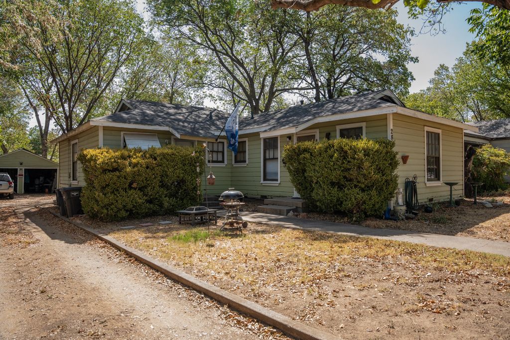 2849 Handley Drive, Fort Worth, TX 76112 — exterior