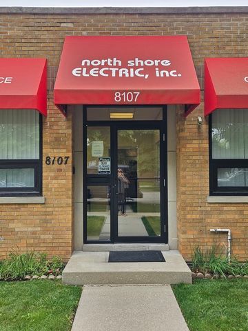 8107 Ridgeway Avenue N, Skokie, IL 60076