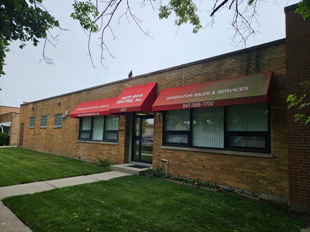 8107 Ridgeway Avenue N, Skokie, IL 60076