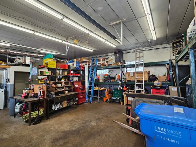8107 Ridgeway Avenue N, Skokie, IL 60076