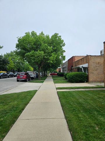 8107 Ridgeway Avenue N, Skokie, IL 60076