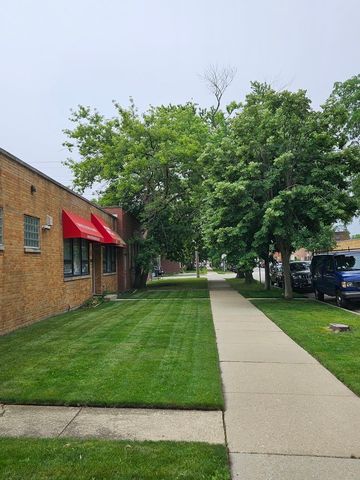 8107 Ridgeway Avenue N, Skokie, IL 60076