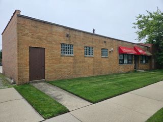 8107 Ridgeway Avenue N, Skokie, IL 60076