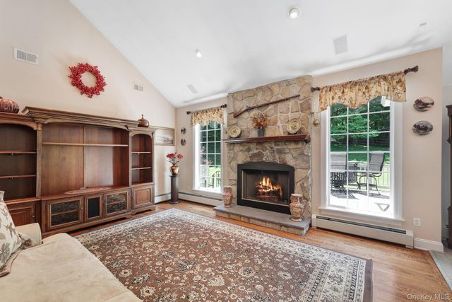 42 Somerset Lane, Warwick, NY 10990