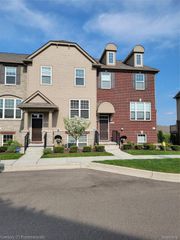 2873 HARTWICK Drive 135, Rochester Hills, MI 48307