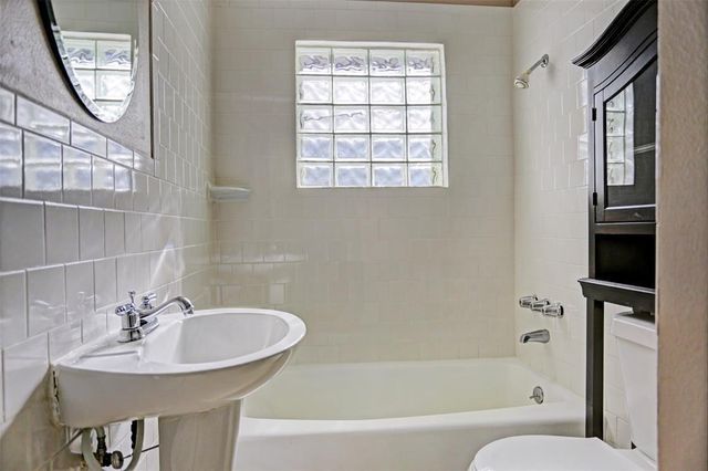 2424 Brun Street, Houston, TX 77019