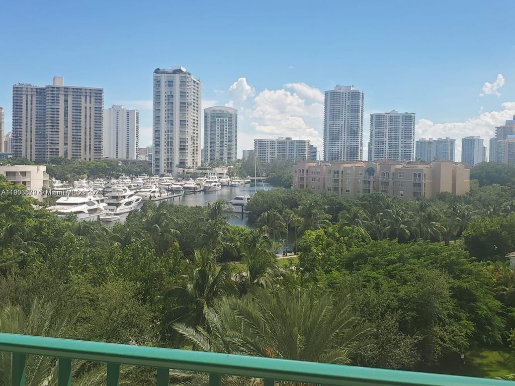 19900 E Country Club Dr 607, Aventura, FL 33180