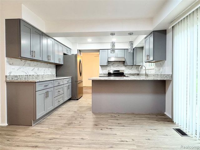 3095 Rolling Green Circle, Rochester Hills, MI 48309