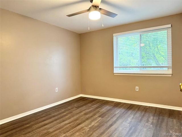 3095 Rolling Green Circle, Rochester Hills, MI 48309