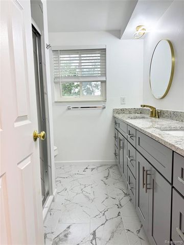 3095 Rolling Green Circle, Rochester Hills, MI 48309