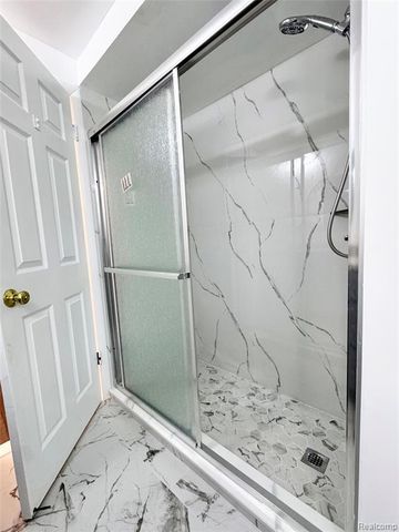 3095 Rolling Green Circle, Rochester Hills, MI 48309