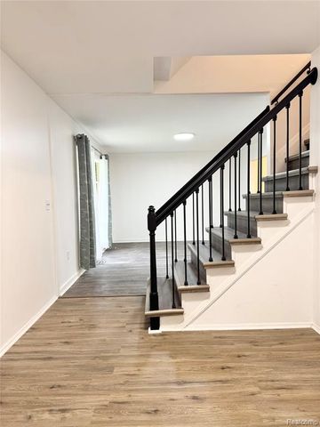 3095 Rolling Green Circle, Rochester Hills, MI 48309