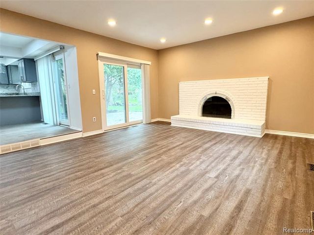 3095 Rolling Green Circle, Rochester Hills, MI 48309